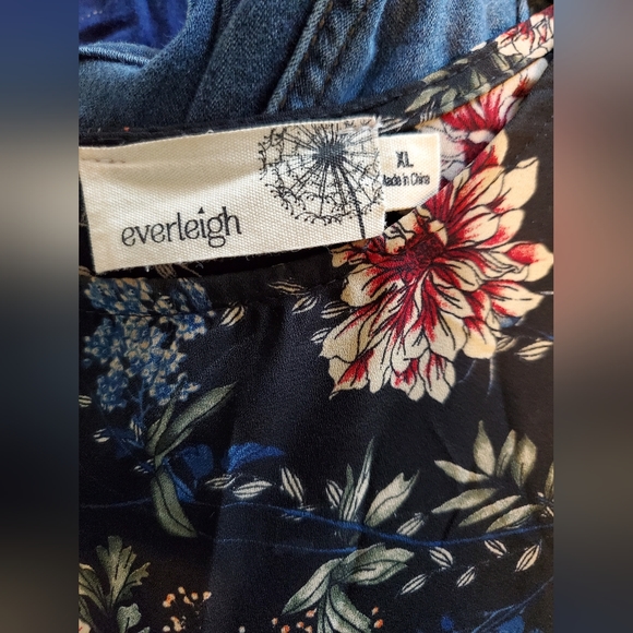 Everleigh black floral blouse size xl - Picture 4 of 6